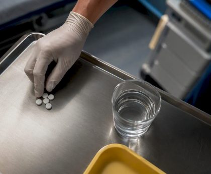 Niacin tablets in clinical observation setting