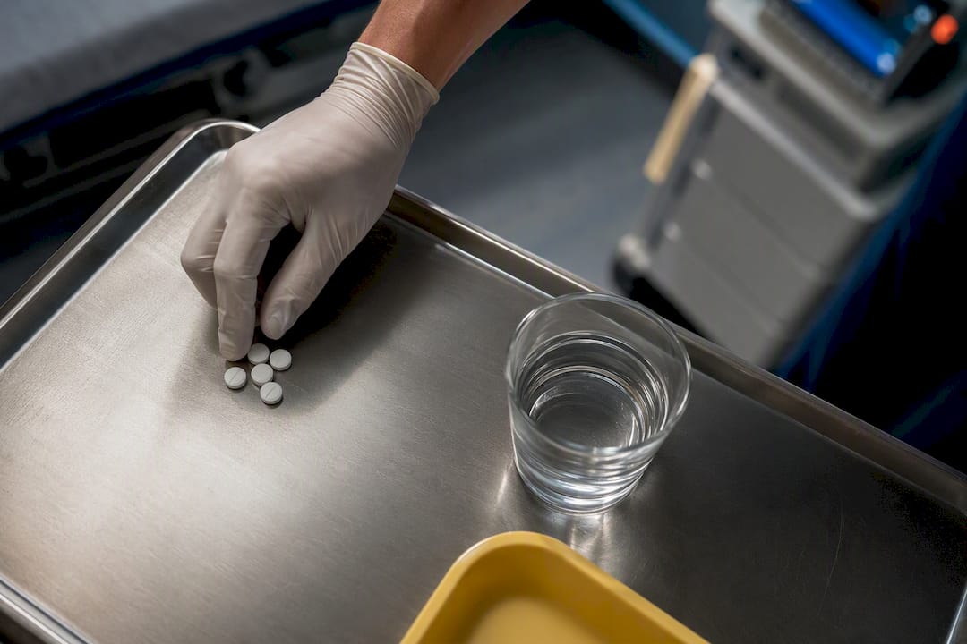 Niacin tablets in clinical observation setting